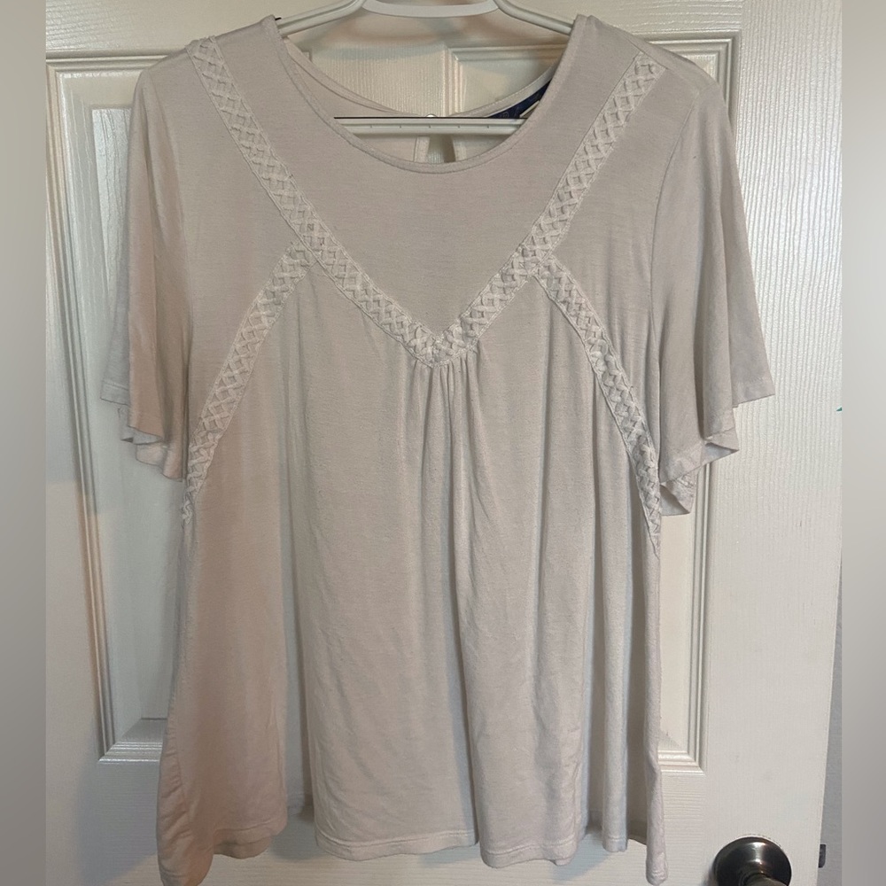 Off white blouse w/ pretty accent. Sz. Jr Lg.